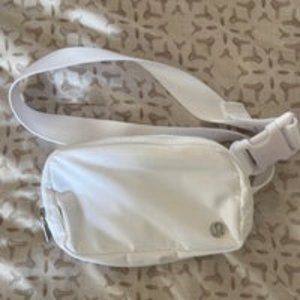 lululemon belt bag white